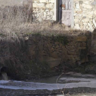 Las aguas sin tratar se vierten junto a un molino de Toralino de la Vega.