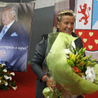 María José Álvarez, en el homenaje a su padre ayer en el Colegio Peñacorada. FERNANDO OTERO PERANDONES