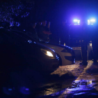 La Policía, en el lugar en el que apareció el cadáver de Roberto Larralde.