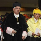 El consejero de Educación, Juan José Mateos, y el rector José Angel Hermida, durante el acto de apertura del curso académico 2013-2014 de la Universidad.