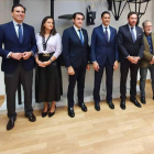 Quiñones con Adriana Ulibarri y otros participantes en el foro. JUNTA CYL