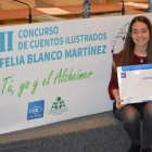 Isabel Pérez, tras recoger su premio en Salamanca. DL