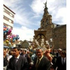 La imagen del Santo a su salida ayer de la iglesia de San Pedro