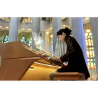 La concertista y compositora Yoko Suzuki dará un concierto de órgano hoy en la Catedral. DL