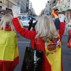 Banderas de España en la primera cacerolada contra el Gobierno en León, en el mes de mayo. MARCIANO PÉREZ