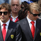 Fernando Alonso y Kimi Raikkonen, en el homenaje a Ayrton Senna en el circuito de Imola.