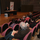 El letrado de Ausbanc explicó sus opciones a los afectados por las preferentes.