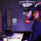 Jugadores de eSports, en plena partida del videojuego 'Call of Duty', en el eSport World Convention (ESWC), celebrado el pasado 17 de febrero en París.