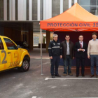 El jefe de Policía Local, el edil del área, Salguero y García, junto a voluntarios de Protección Civil.