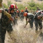Miembros de la Unidad Militar de Emergencias durante las prácticas que han realizado en Gerona