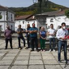 Tudanca ayer en su visita a Villamanín. CASARES