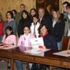 Los alumnos de Juan del Enzina, durante la visita a la Diputación de León