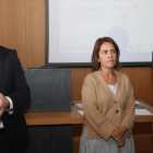 El directivo financiero del grupo Cupa, Antonio Trincado (izq), ayer junto a la directora de la agencia de innovación y un investigador. L. DE LA MATA