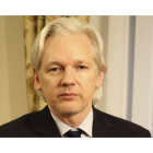 Julian Assange, durante una entrevista en la embajada de Ecuador en Londres, el pasado junio.