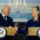 Moratinos y Clinton comparecen en una rueda de prensa después de su encuentro.