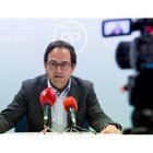 Luis Aznar, presidente del congreso, presentó ayer la convocatoria. FERNANDO OTERO PERANDONES
