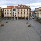Una imagen emblemática de la plaza Mayor vista desde la balconada consistorial