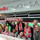 El elenco de 'Juego de tronos', en el palco del Sánchez Pizjuán, anoche.