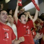 Banderas de León y bufandas rojas poblaron toda la grada del Palacio