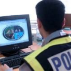 Un policía localiza la página web vinculada a la red de pornografía infantil desarticulada