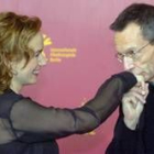 Leconte besa la mano de Sandrine Bonnaire, protagonista del filme
