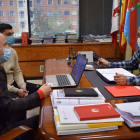 Courel recibió a los representantes de los hosteleros. DL