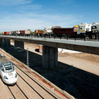 Adif realiza la prueba de carga del viaducto de Torneros, entre Palanquinos y Onzonilla
