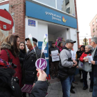 Protesta frente a la sede de Gas Natural Fenosa. ANA F. BARREDO