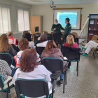 Imagen de una charla en un centro de salud. DL