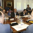 Miguel Sebastián lideró la reunión en la que se acordó revisar las centrales