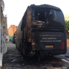 Así ha quedado el autobús del equipo Acqua Blue, en Almería