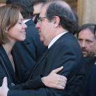 María Dolores de Cospedal saluda a Juan Vicente Herrera en el funeral por Isabel Carrasco en León en presencia del alcalde, Emilio Gutiérrez