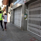 La Guardia Civil se lleva a varias mujeres este martes tras haber sido supuestamente víctimas de prostitución en Barcelona por una red de mafia china.