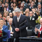 El nuevo presidente alemán, Joachim Gauck, recibe el aplauso de la Asamblea Federal.