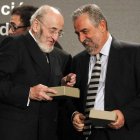 Álvaro Pombo y Rafael Nadal, con sus galardones.