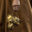 Detalle de uno de los diseños mostrados en la pasarela de París. ETIENNE LAURENT