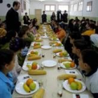 Los niños aprenden a tomar un desayuno cardiosaludable en un centro escolar