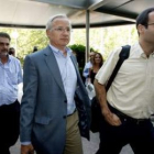 Miembros de Aena, al llegar a la reunión con los controladores para reabrir el diálogo.