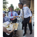 Obama, a la salida de un restaurante.