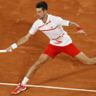 Novak Djokovic se deshizo sin problemas del sueco Mikael Ymer en primera ronda. IAN LANGSDON