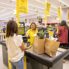 La Tarjeta Alimerka ofrece numerosas ventajas a sus poseedores tanto para los supermercados de la cadena como para fuera de estos. DL