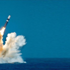 Un misil nuclear estadounidense lanzado desde un submarino.