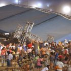 El escenario de la feria anual de Indianápolis se cayó por una fuerte ráfaga de viento matando a cinco personas.