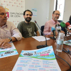 Representantes de las instituciones con el portavoz de Bumtaka, segundo por la izquierda.