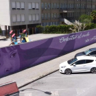 El muro de La Asunción se suma a la ruta de los murales de Ponferrada. DL