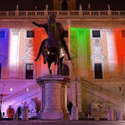 Los colores de las banderas de Francia e Italia, proyectados en enero del 2016 sobre el Campidoglio, en el centro de Roma, con motivo del 60º aniversario del tratado de amistad entre ambos países.