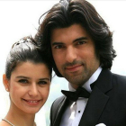 Beren Saat y Engin Akyürek, protagonistas de la telenovela turca 'Fatmagul'.