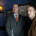 El responsable de publicaciones de Everest, Todd Borgens, y el escritor cordobés Juan Carlos Martín