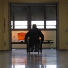 La accesibilidad de los edificios públicos facilitará el tránsito de las casi 38.000 personas con alguna discapacidad de la provincia. JESÚS F. SALVADORES