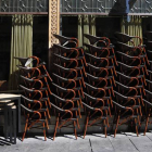 Imagen reciente de una terraza cerrada a la hora de comer en un establecimiento de copas.